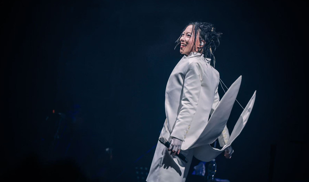 窦靖童巡演北京场座无虚席 王菲现身观众席为女儿加油